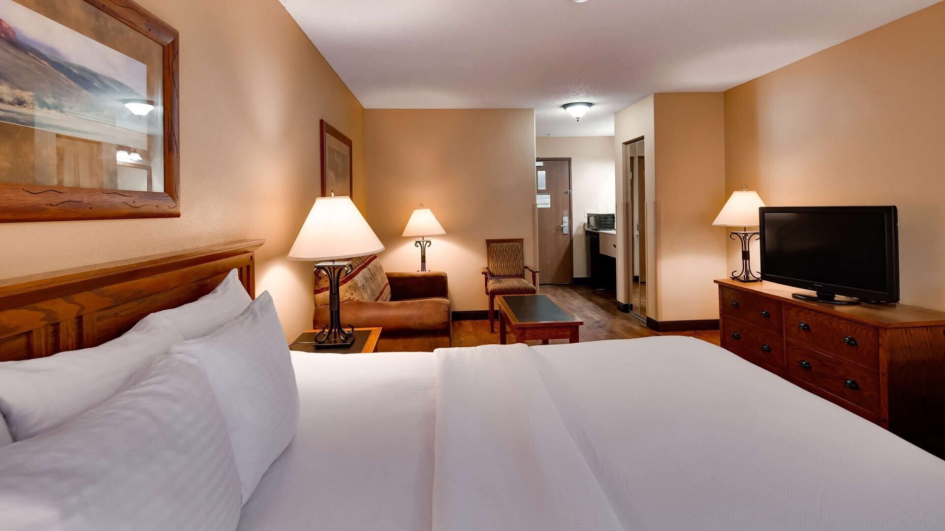 Pillowtop beds, desk, laptop workspace, blackout drapes