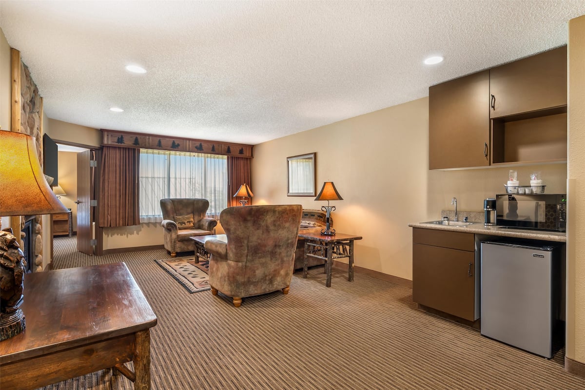 Suite, 1 King Bed, Non Smoking, Jetted Tub (Woodland Mist Room) | Pillowtop beds, desk, laptop workspace, blackout drapes