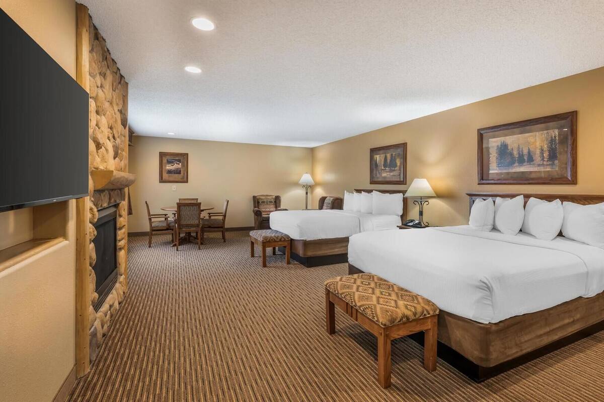 Pillowtop beds, desk, laptop workspace, blackout drapes