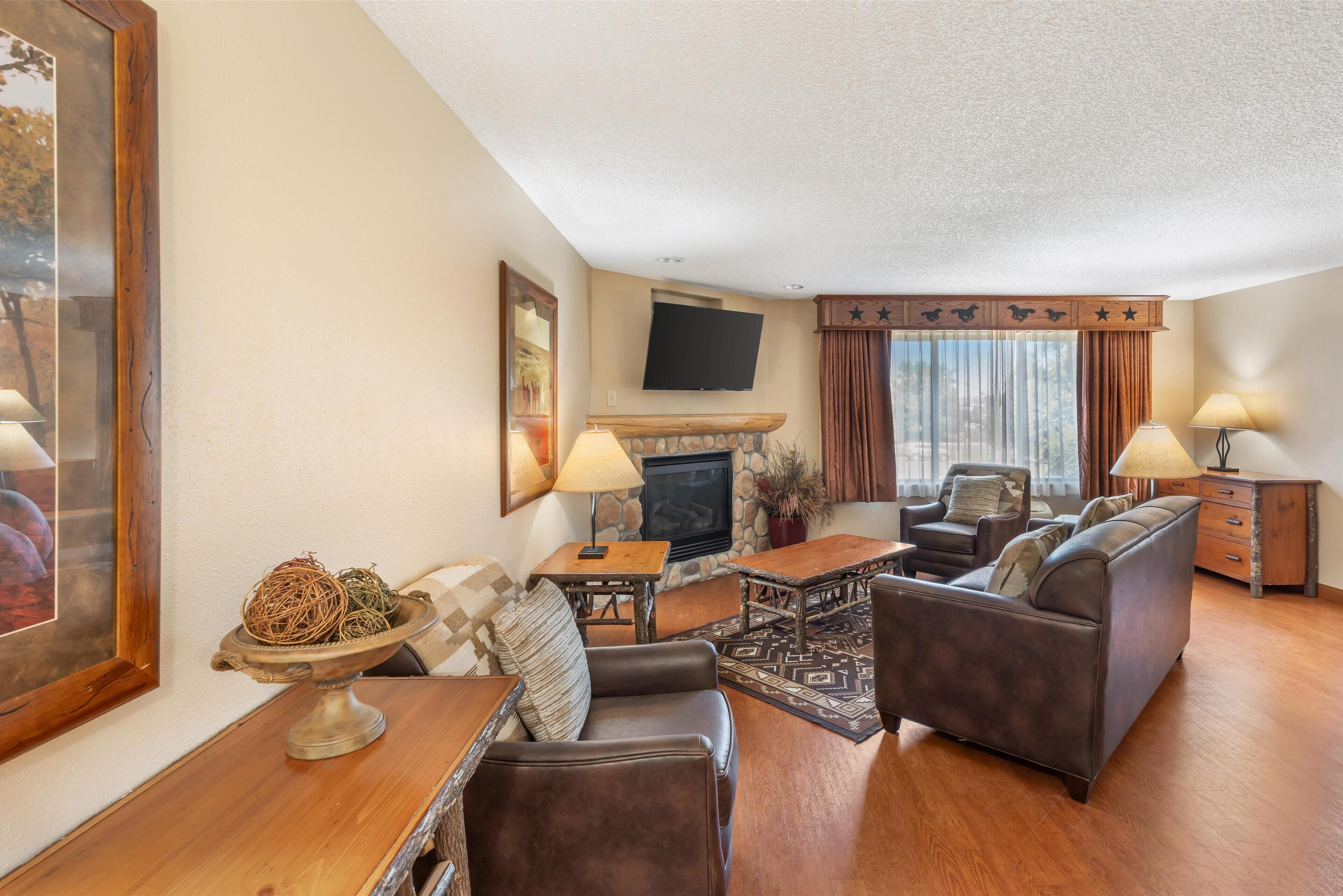 suite, 1 king bed, non smoking, jetted tub (moon over montana suite) | pillow-top beds, desk, laptop workspace, blackout curtains