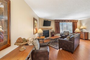 Svit - 1 kingsize-säng - icke-rökare - bubbelbad (Moon Over Montana Suite) | Bäddmadrasser, skrivbord, arbetsyta för laptop och mörkläggningsgardiner