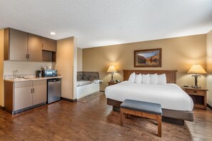 Standard Room, 1 King Bed, Non Smoking, Jetted Tub (Heartland Loft)