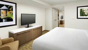 Suite, 1 King Bed with Sofa bed | Premium bedding, in-room safe, desk, iron/ironing board