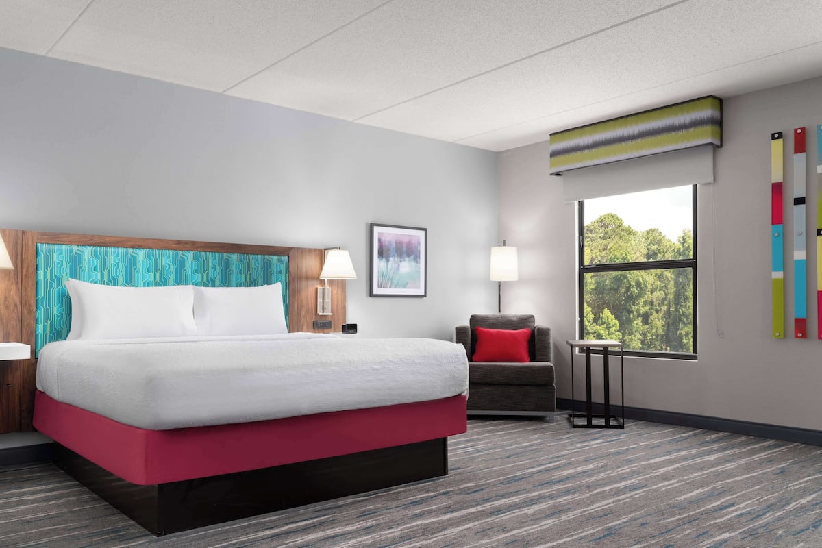 Suite, 1 King-Bett, Nichtraucher | Zimmersafe, schallisolierte Zimmer, Bügeleisen/Bügelbrett