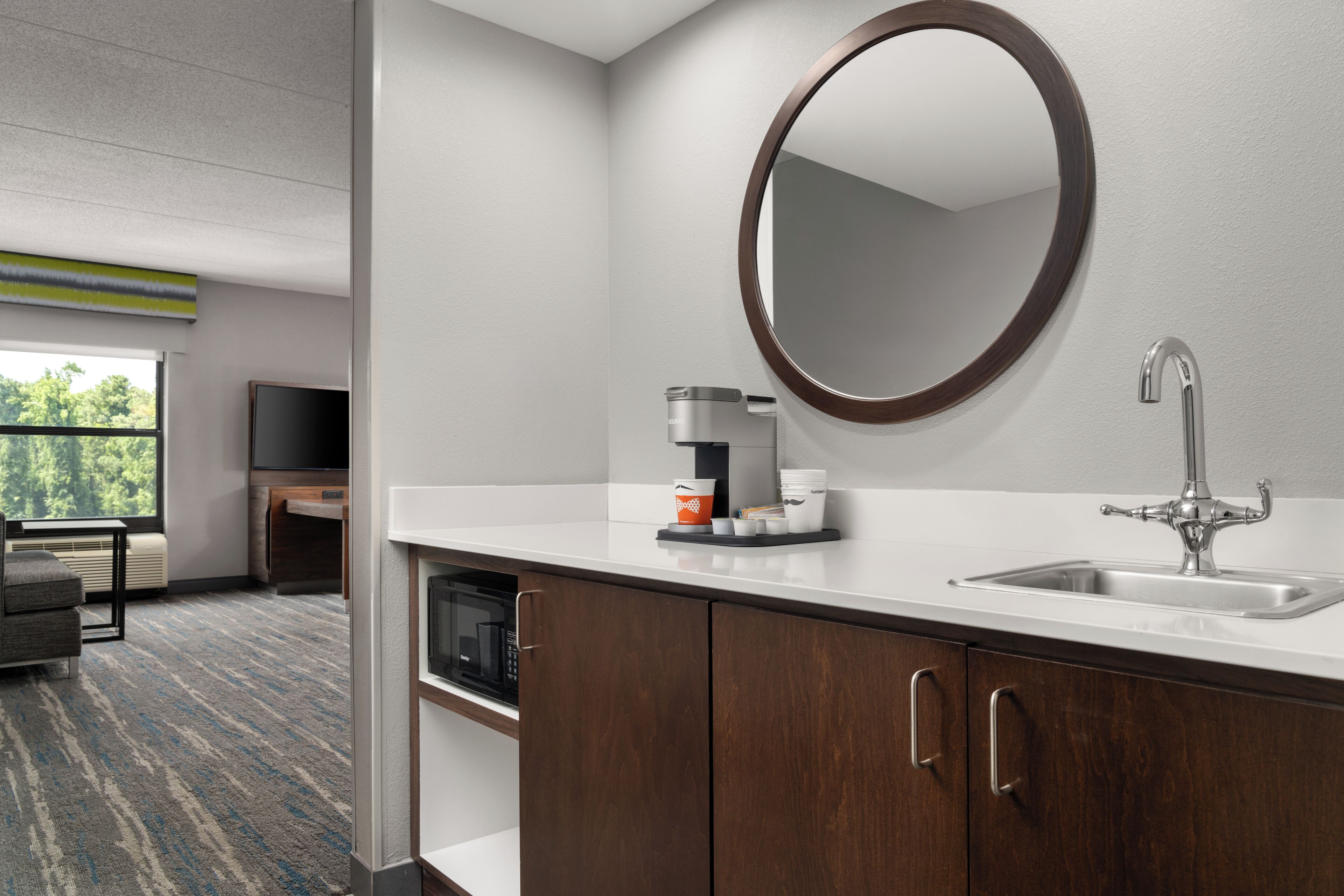 套房, 1 張特大雙人床, 無障礙, 非吸煙房 | 客房內保險箱、隔音、熨斗/熨衣板、免費搖籃/嬰兒床