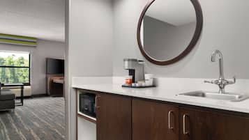 Suite, 1 King Bed, Accessible, Non Smoking