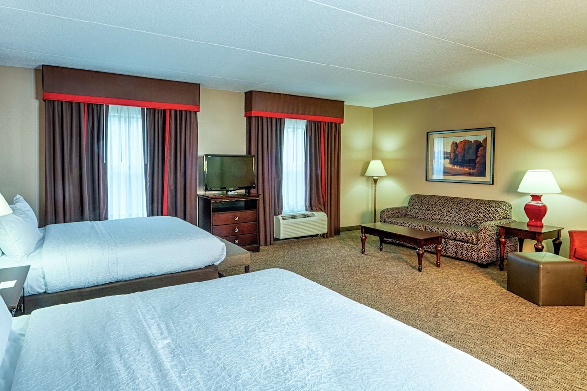 Studio Suite, 2 Queen-Betten, NR | Zimmersafe, schallisolierte Zimmer, Bügeleisen/Bügelbrett