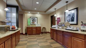 Desayuno bufé gratuito y diario