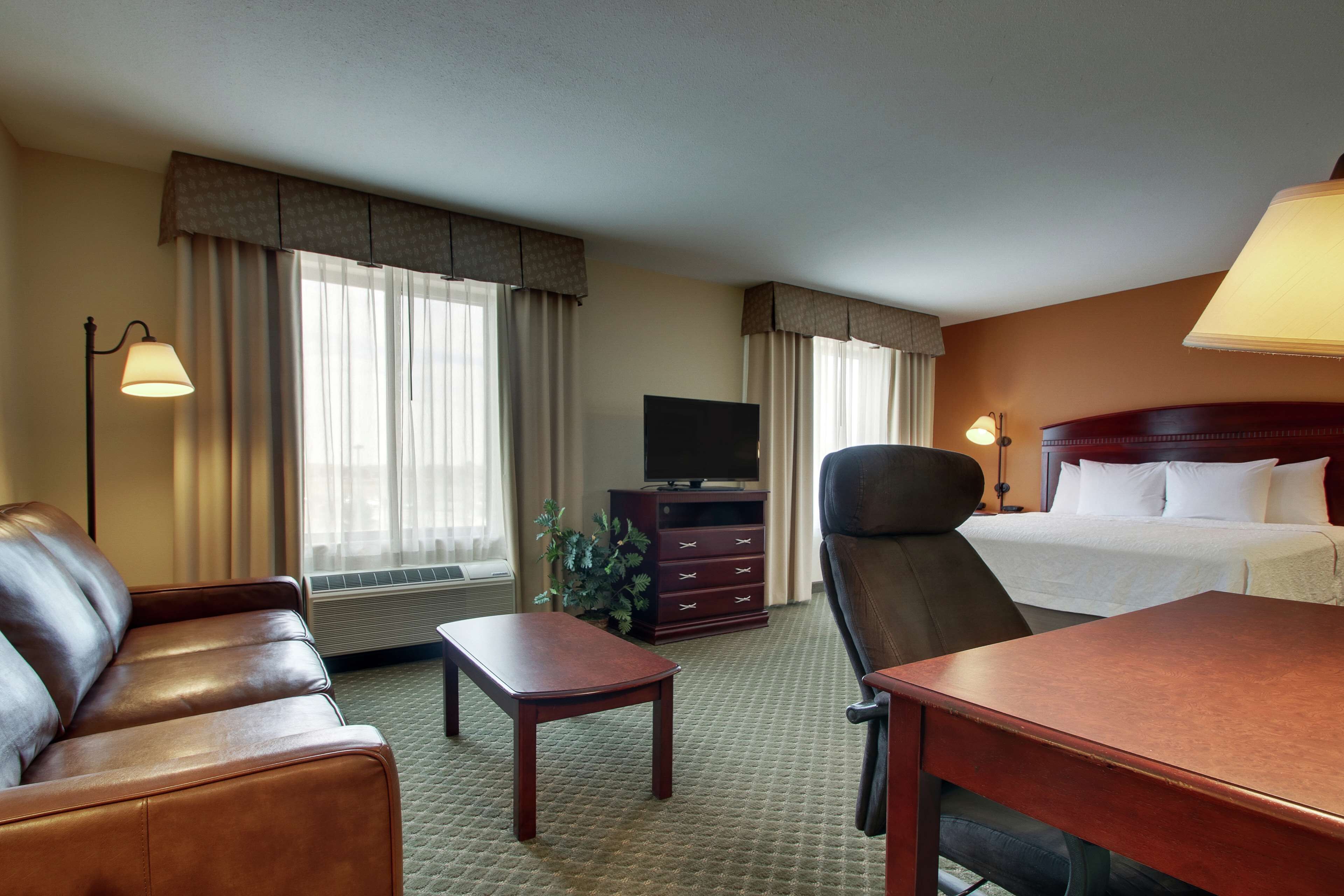 studio suite, 1 king bed, non smoking | hypo-allergenic bedding, pillow-top beds, desk, laptop workspace