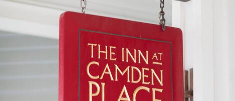 A red sign with "The Inn at Camden Place" and "VACANCY" indicating available rooms.