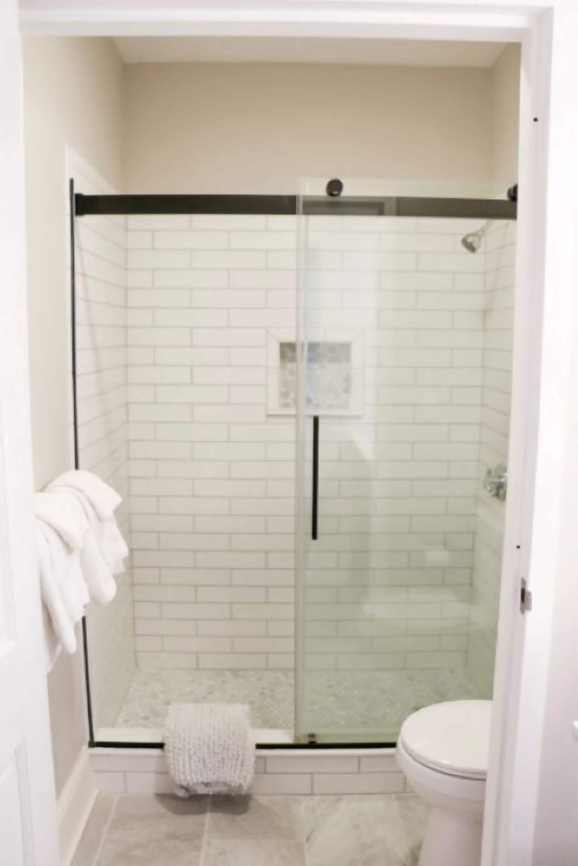 Standardzimmer, 1 King-Bett | Badezimmer | Kostenlose Toilettenartikel, Haartrockner, Handtücher, Seife