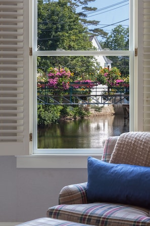 Chambre Simple, 1 trĂšs grand lit | Vue de la chambre