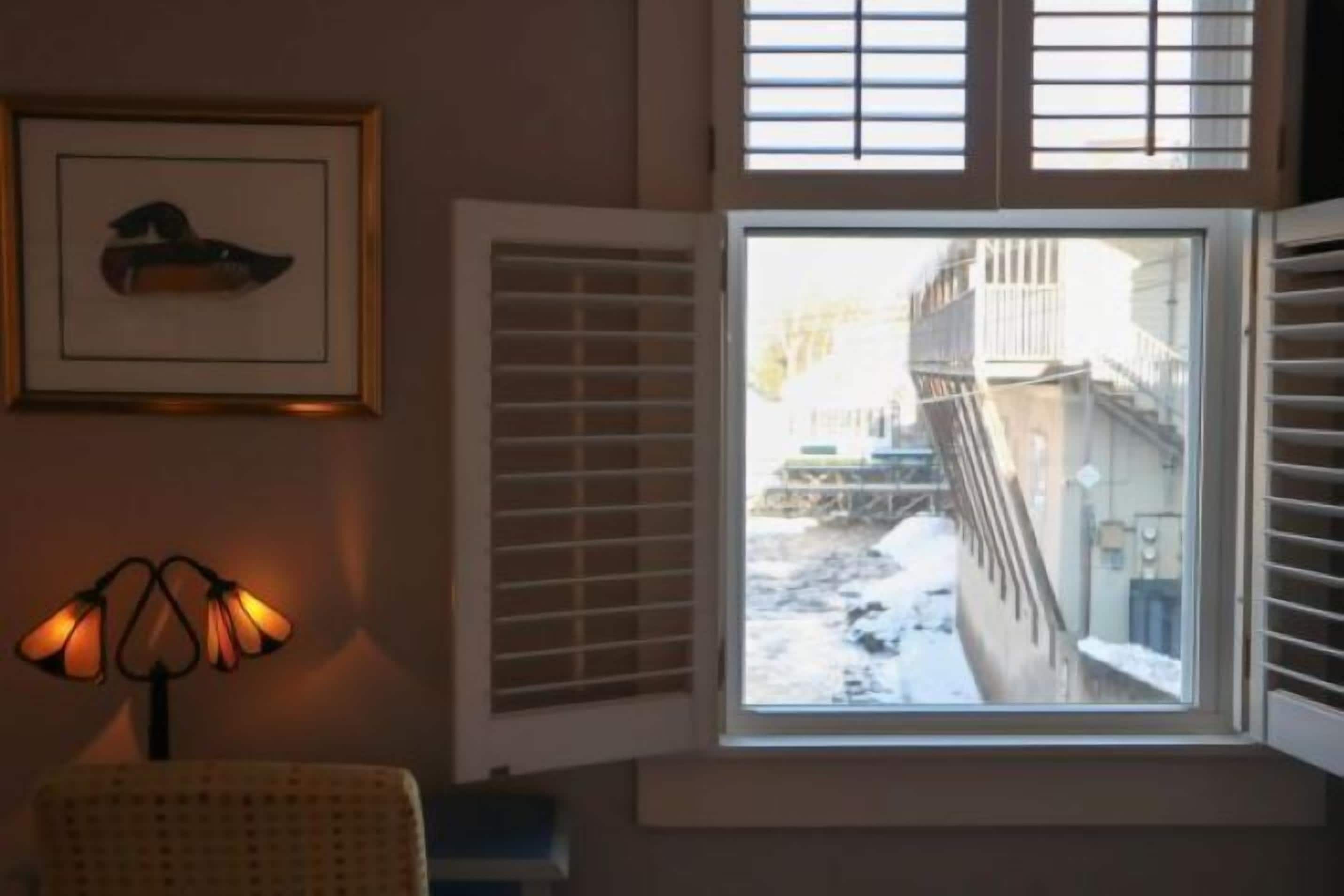 Rom, 1 queensize-seng, elveutsikt | Strykejern/-brett, wi-fi (inkludert) og sengetøy