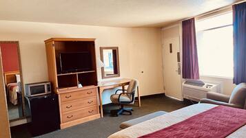 Deluxe Room, 1 King Bed | Living area | 32-inch LCD TV with satellite channels, TV