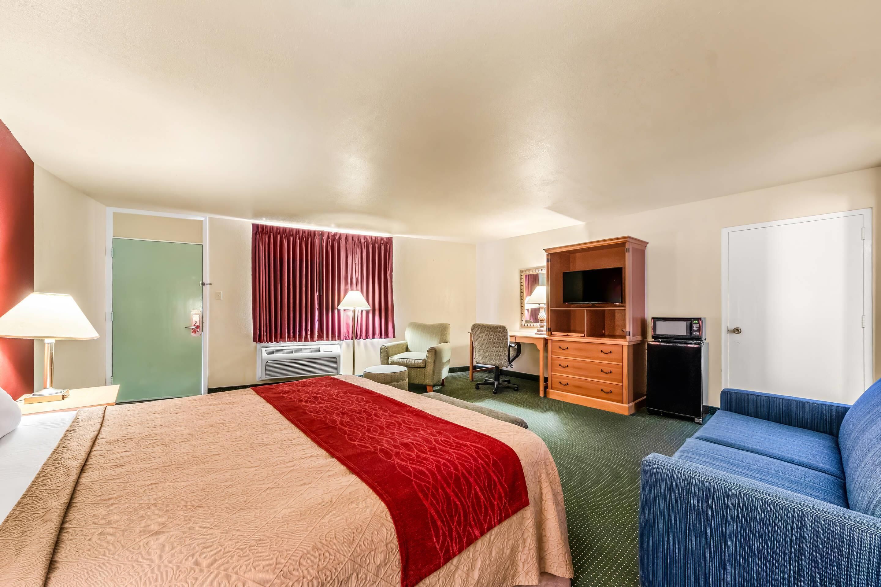 Rom – standard, 1 kingsize-seng, ikke-røyk (Upper Floor) | Senger med overmadrass, skrivebord og skrivebord for bærbar PC