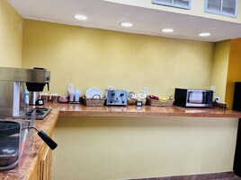 Desayuno continental gratuito y diario