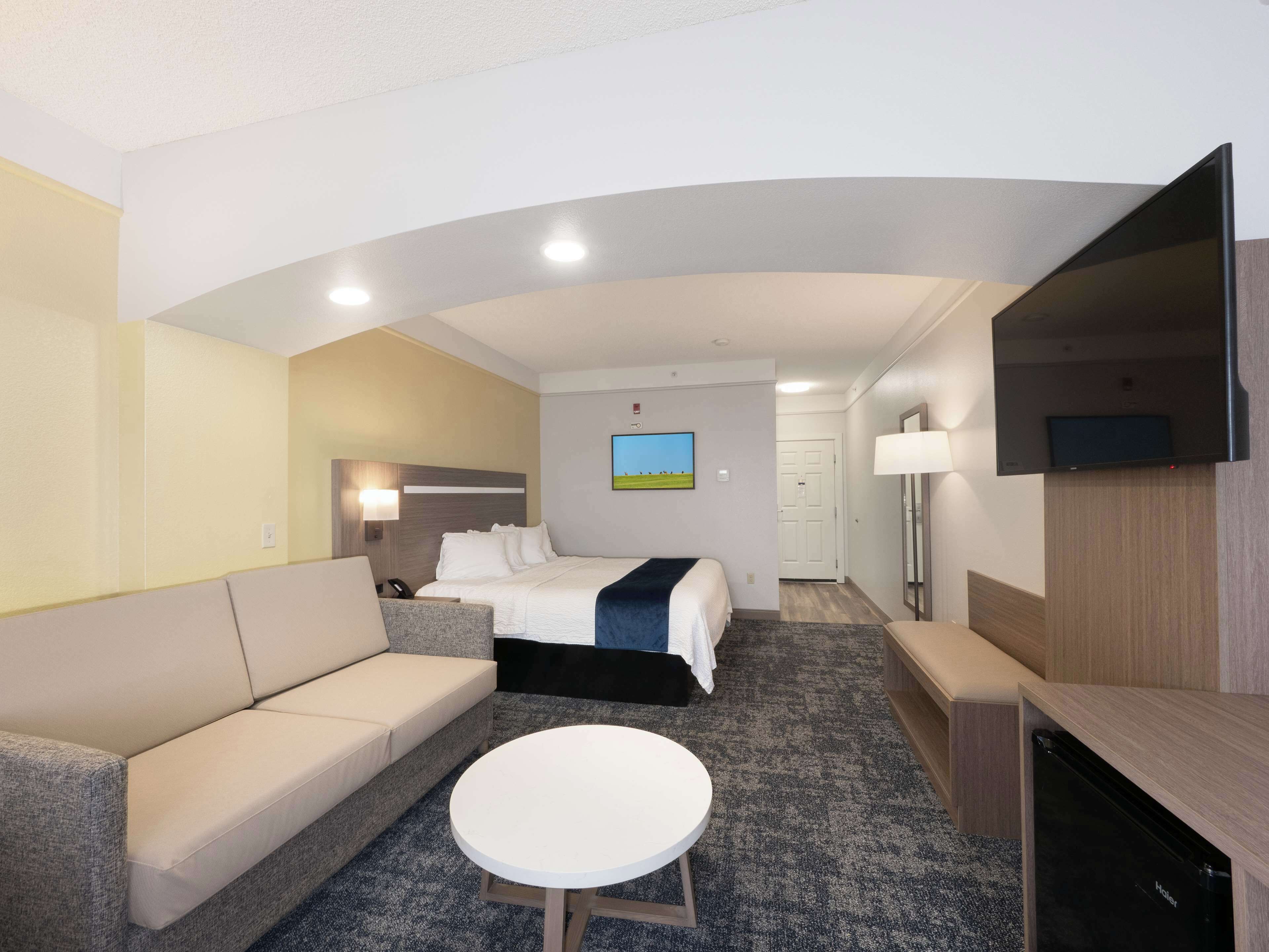 1 bedroom, premium bedding, pillow-top beds, in-room safe