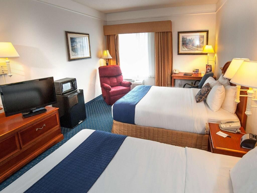 Premium bedding, pillowtop beds, in-room safe, desk