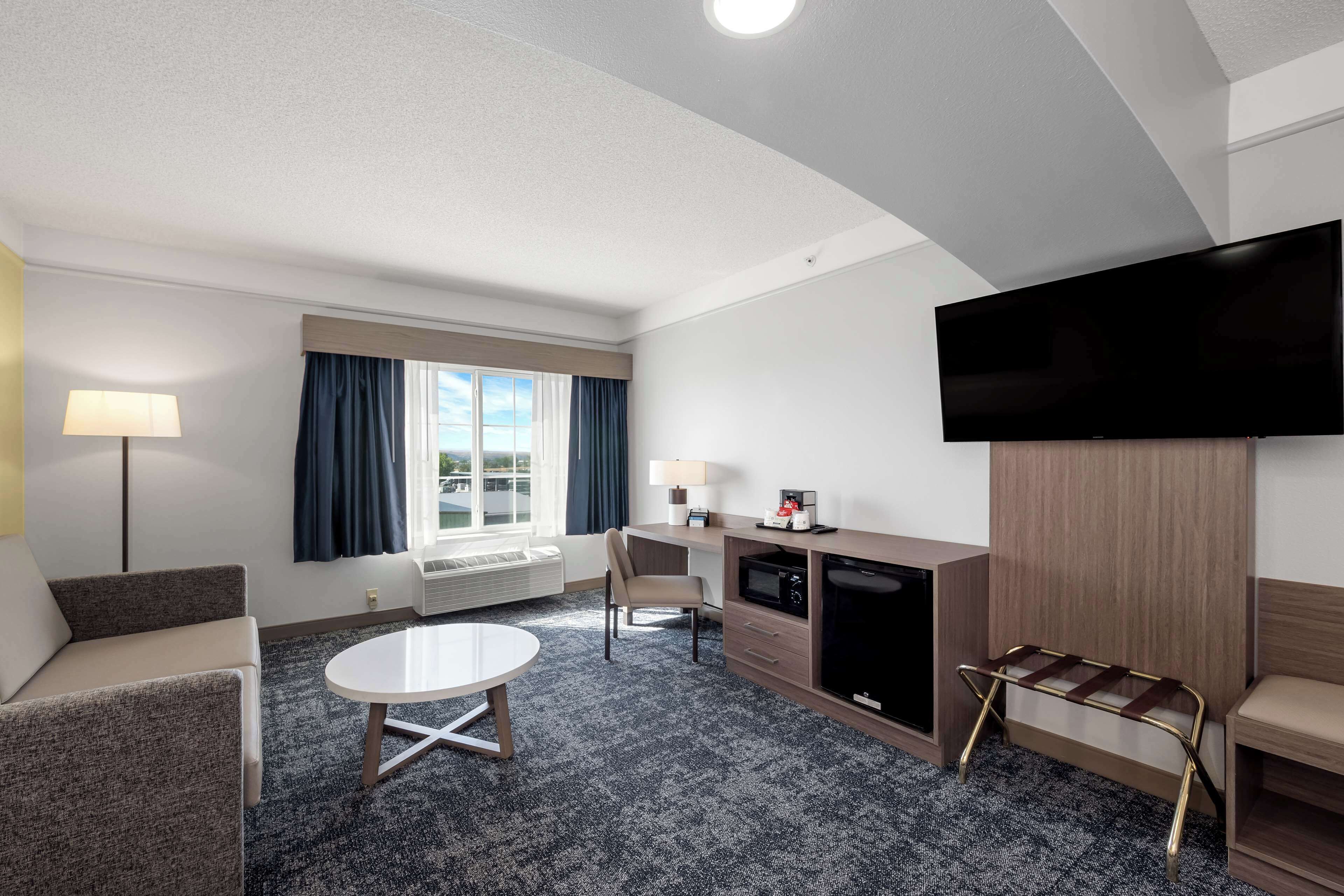 Premium bedding, pillowtop beds, in-room safe, desk