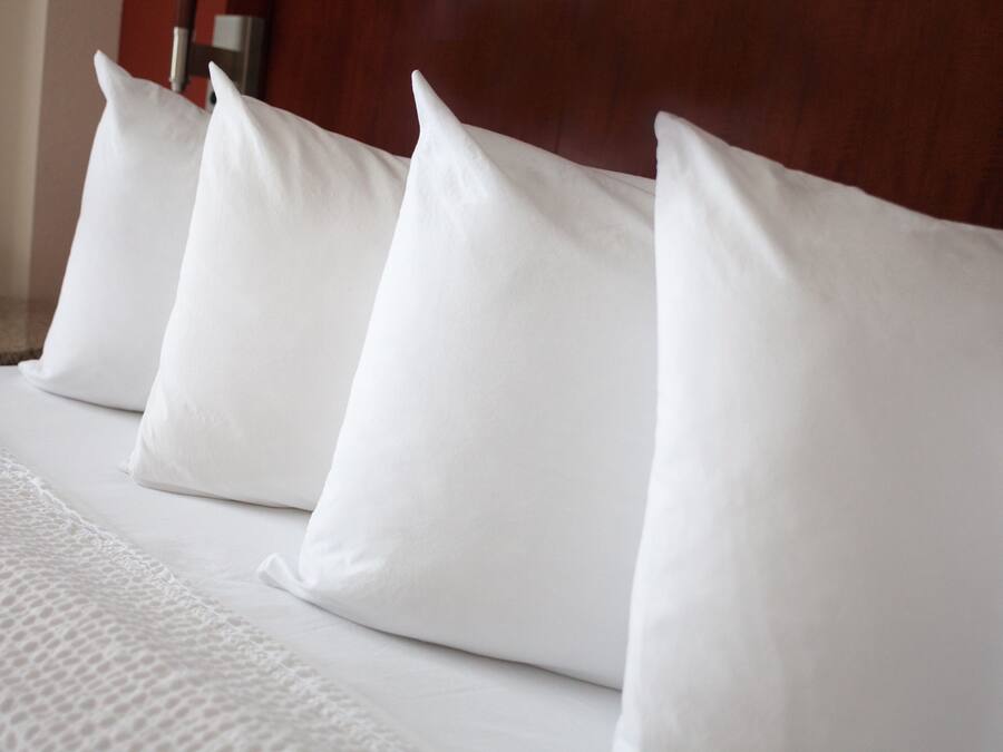 Premium bedding, in-room safe, desk, iron/ironing board