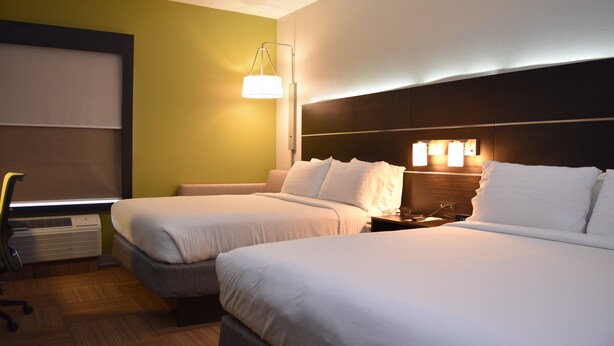 A hotel room with two beds, a desk, and a chair. - Holiday Inn Express Venice by IHG (Venice)