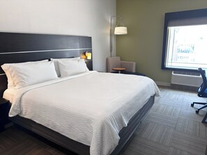 Desk, iron/ironing board, free cribs/infant beds, free WiFi - Holiday Inn Express Venice by IHG (Venice)
