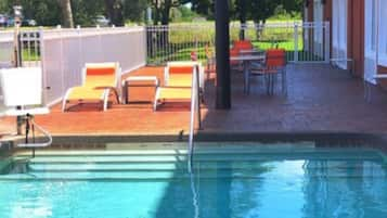 Outdoor pool, pool loungers