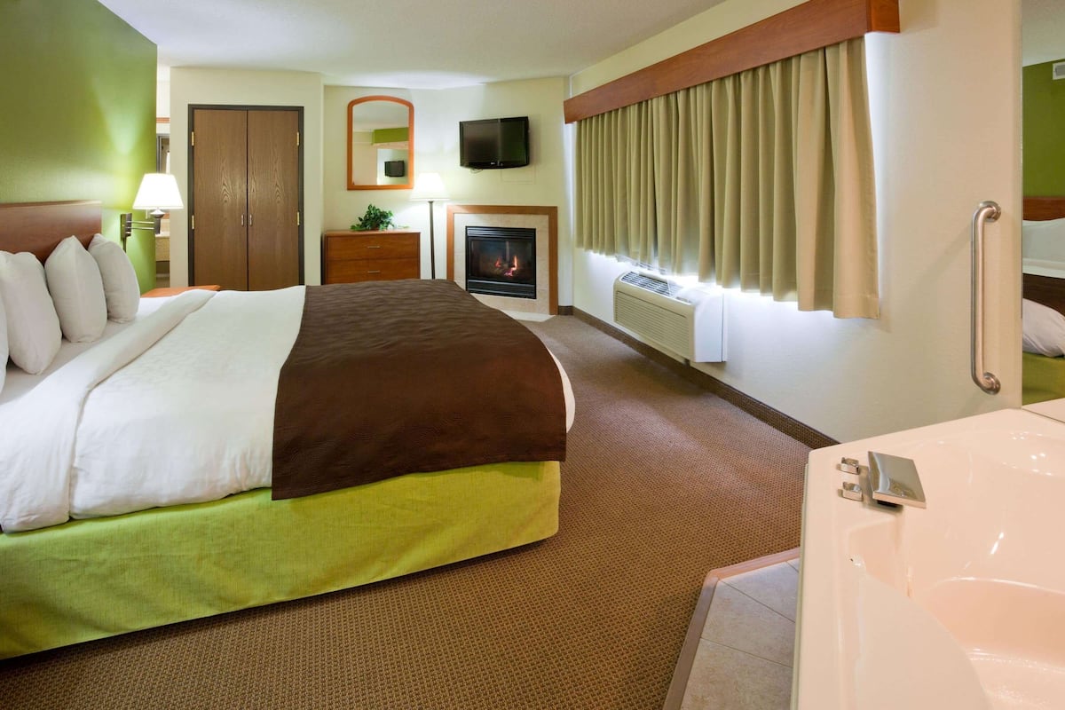 Soundproofing, iron/ironing board, rollaway beds, free WiFi