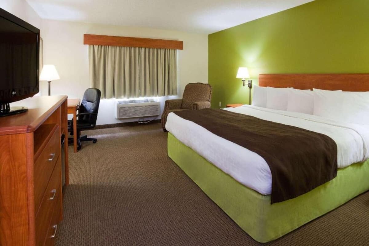 Soundproofing, iron/ironing board, rollaway beds, free WiFi