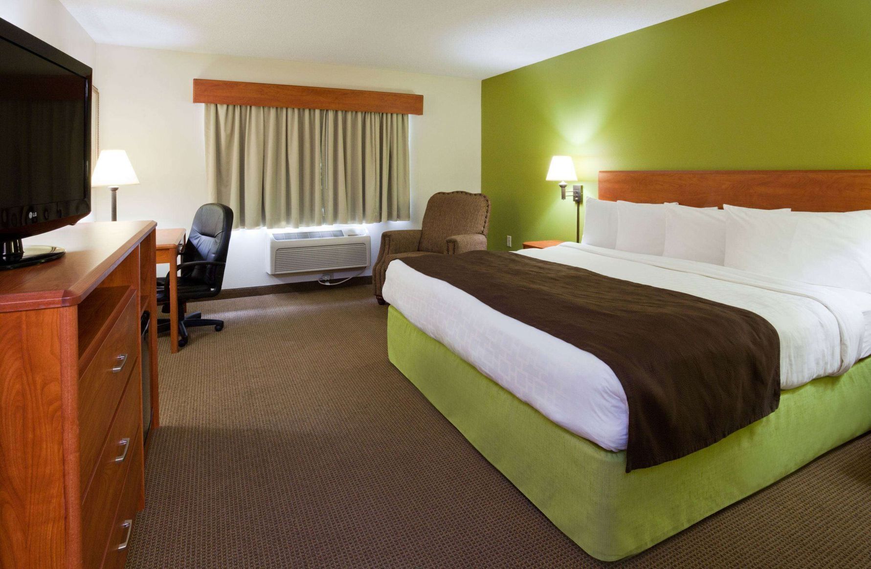 Soundproofing, iron/ironing board, rollaway beds, free WiFi
