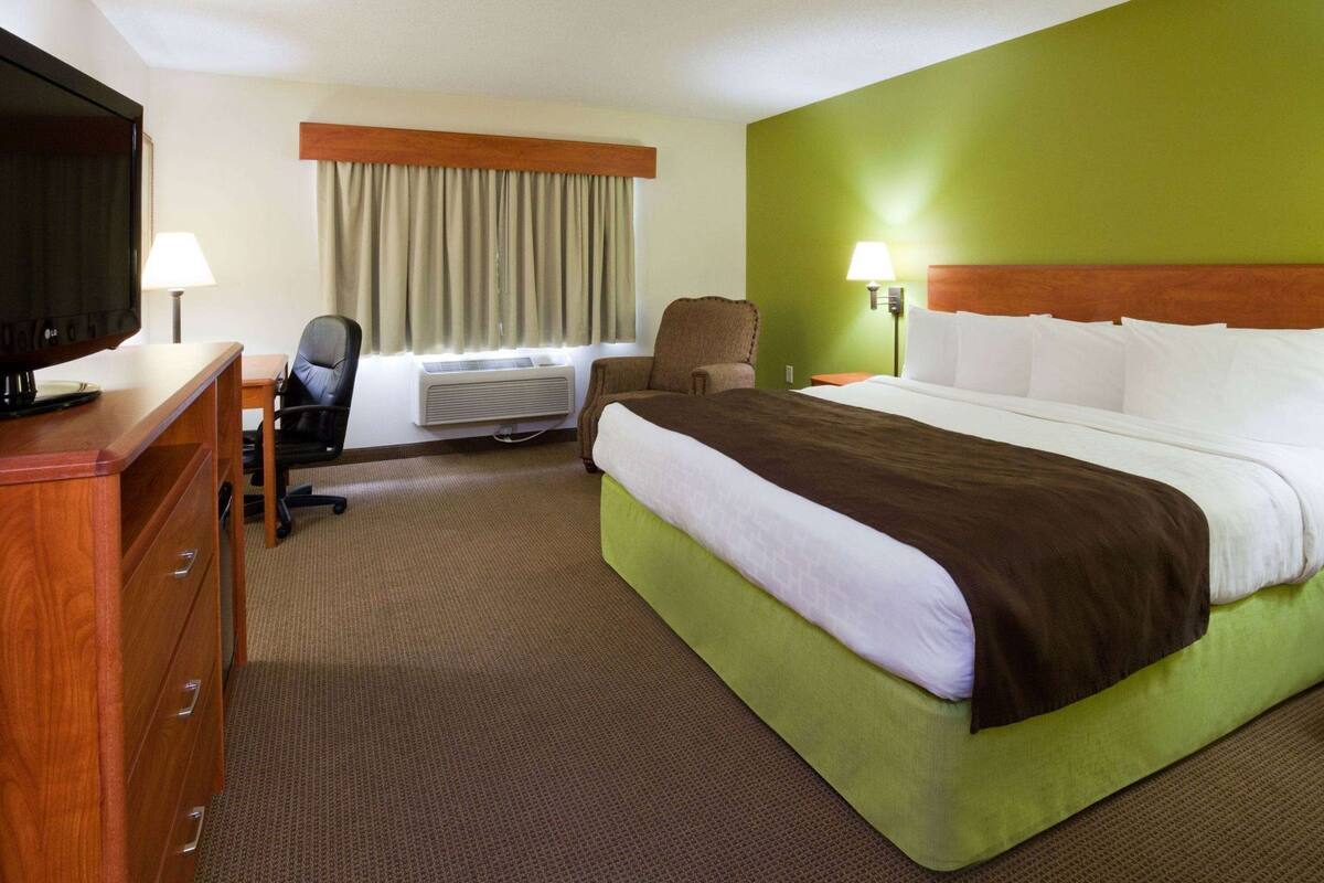 Soundproofing, iron/ironing board, rollaway beds, free WiFi