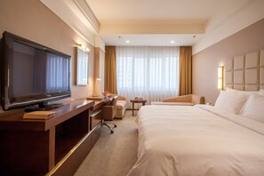 Business Room, 1 King Bed, Non Smoking | Premium bedding, free minibar, in-room safe, desk - Best Western Plus Fuzhou Fortune Hotel (Fuzhou)