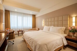Business Room, 1 King Bed, Non Smoking | Premium bedding, free minibar, in-room safe, desk - Best Western Plus Fuzhou Fortune Hotel (Fuzhou)
