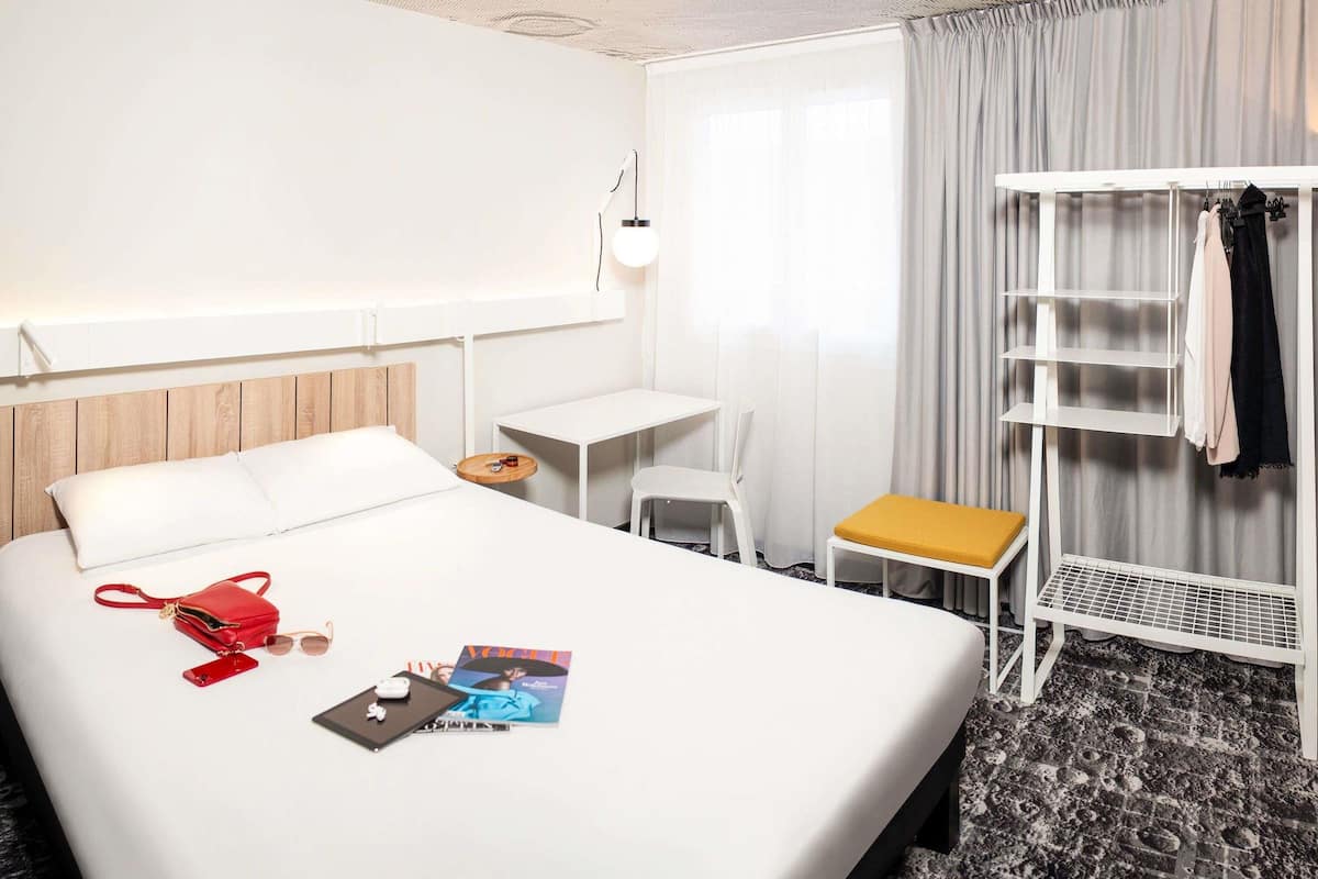 In-room safe, desk, soundproofing, iron/ironing board