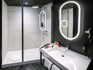 In-room safe, desk, soundproofing, iron/ironing board - ibis Pontarlier (Pontarlier)