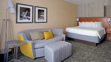 Premium bedding, desk, iron/ironing board, free WiFi