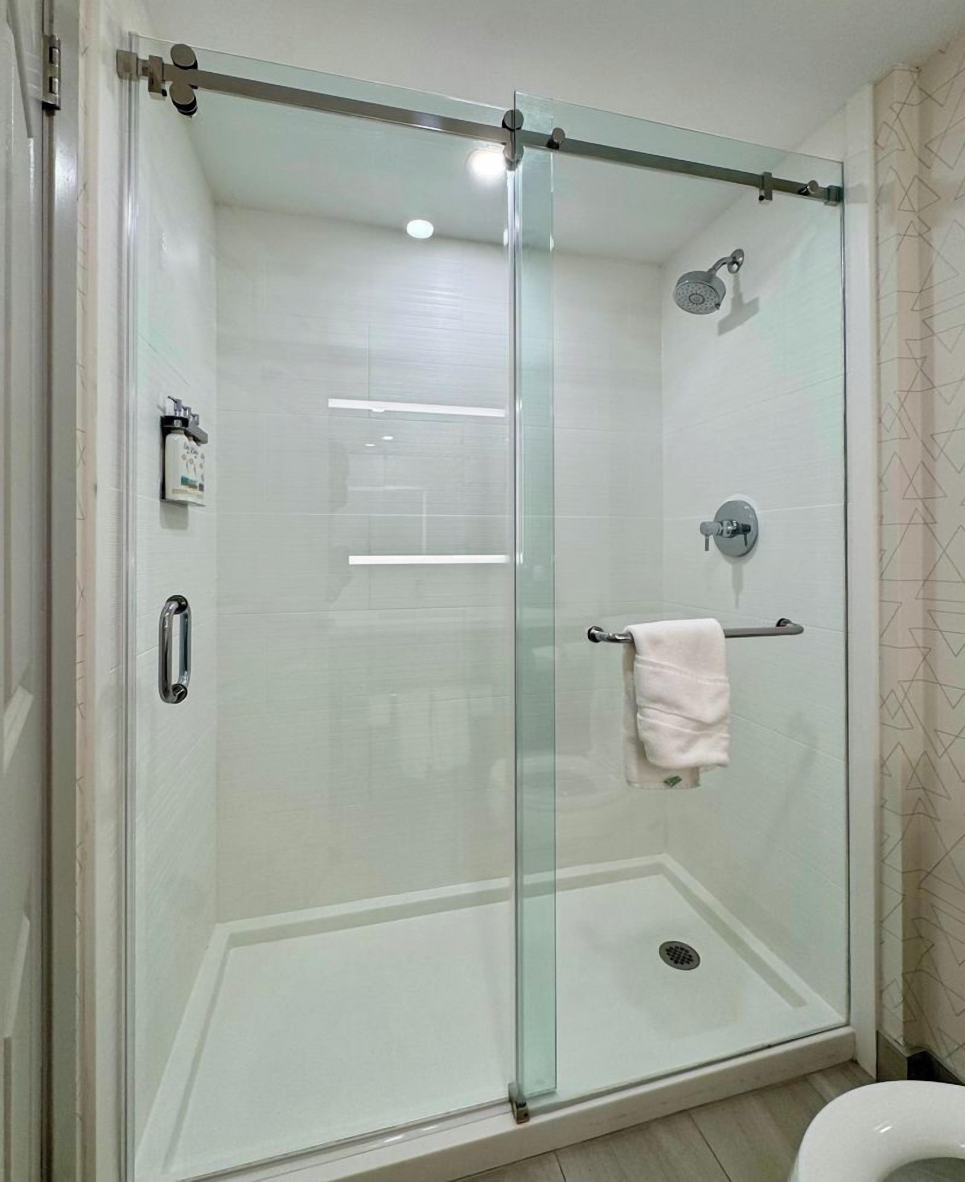Photo - Holiday Inn Express & Suites Brampton by IHG