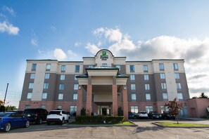 Exterior - Holiday Inn Express & Suites Brampton by IHG (Brampton)