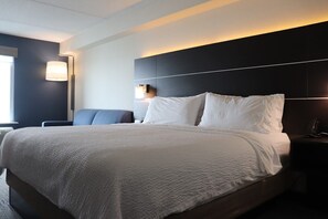 Cofres nos quartos, escrivaninha, espaço de trabalho para notebook