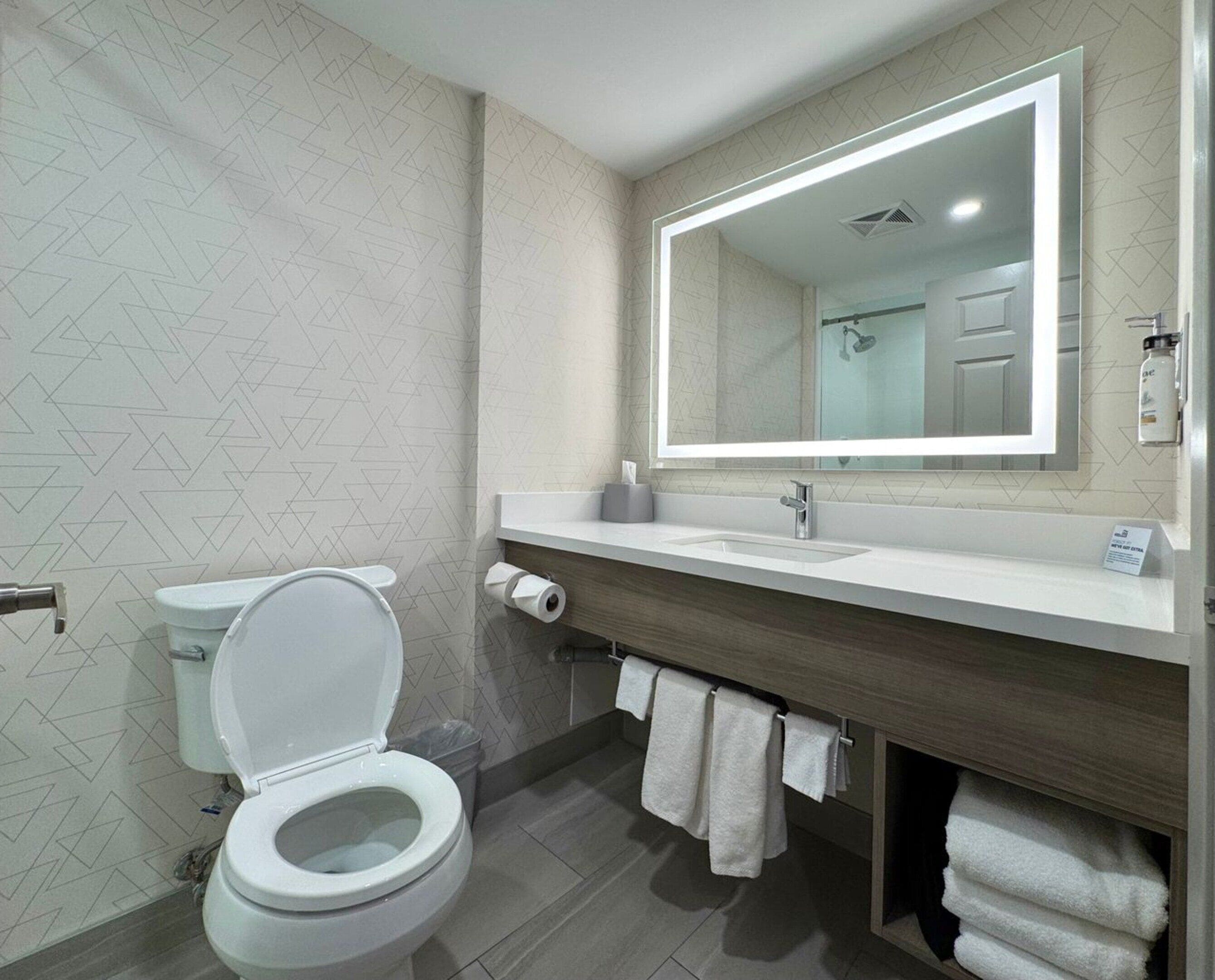 Photo - Holiday Inn Express & Suites Brampton by IHG
