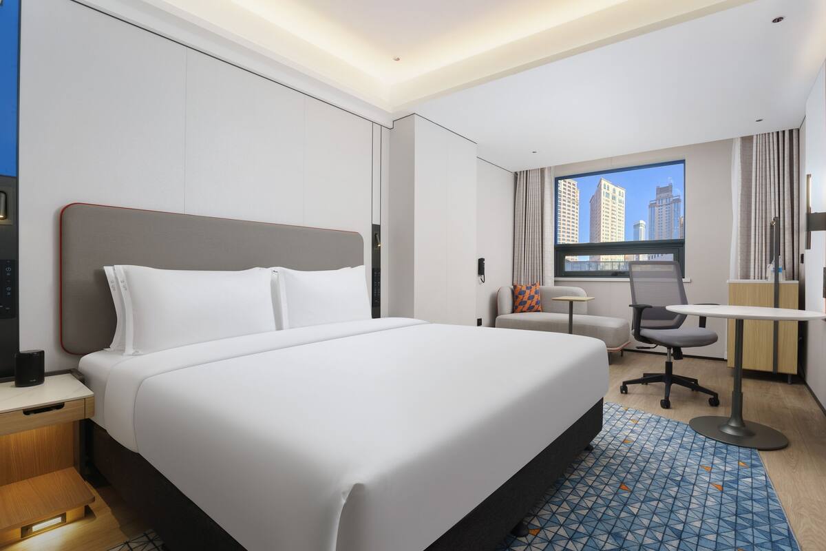 Premium bedding, minibar, in-room safe, desk