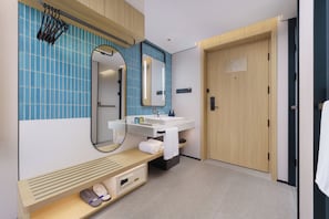Habitación estándar, 1 cama de matrimonio grande | Ropa de cama de alta calidad, minibar, caja fuerte y escritorio