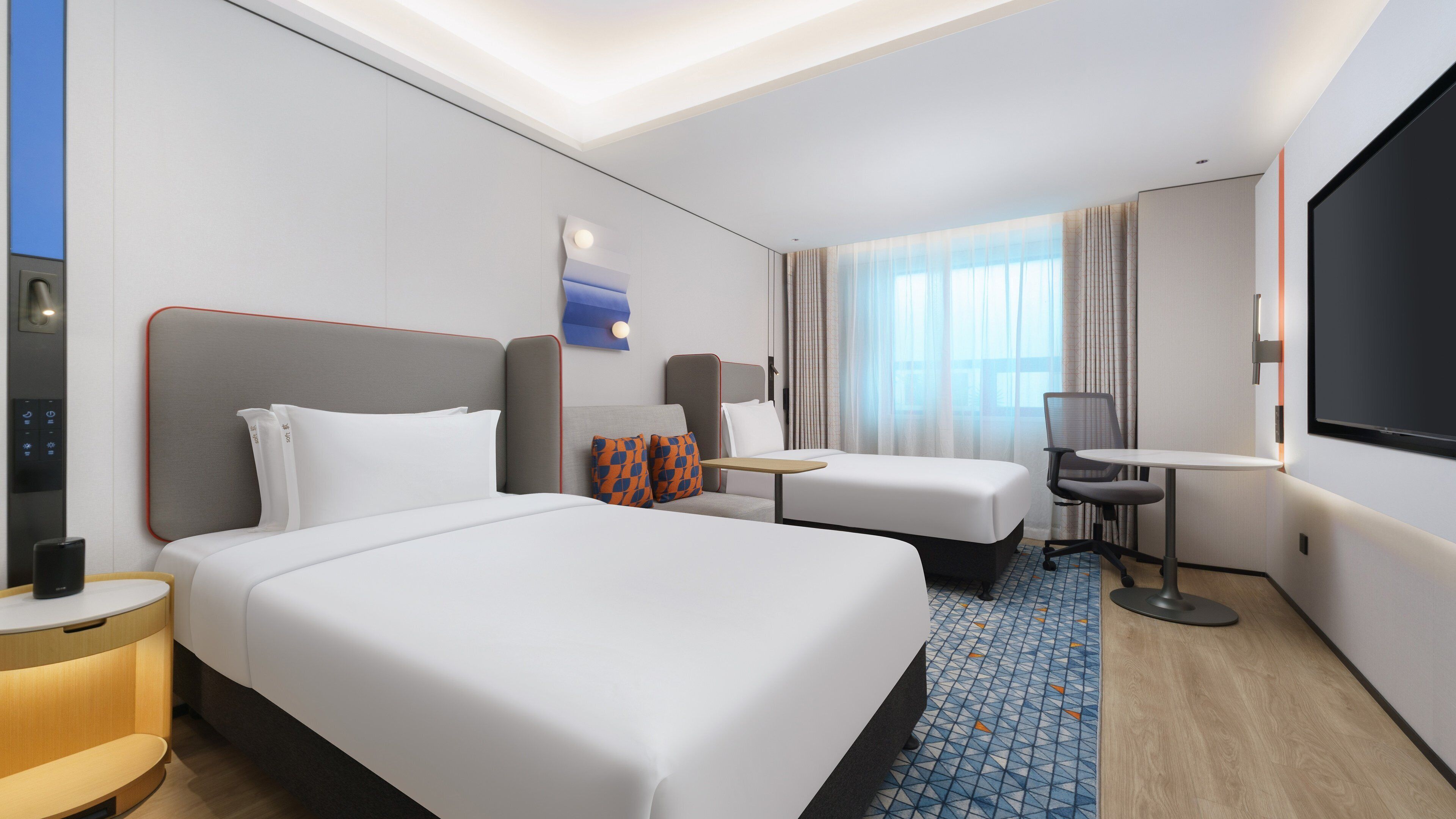 Phòng Tiêu chuẩn (Atrium VIew) | Bộ đồ giường cao cấp, minibar, két bảo mật tại phòng, bàn 