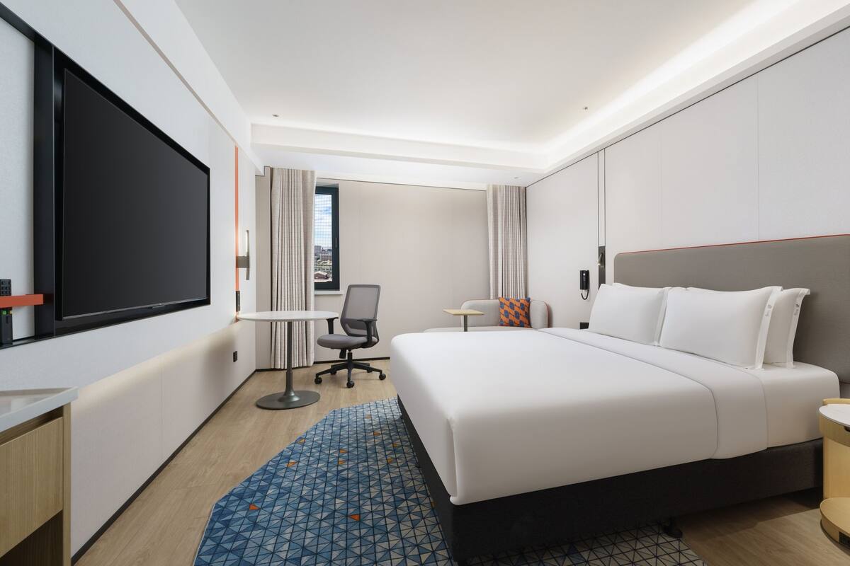 Premium bedding, minibar, in-room safe, desk