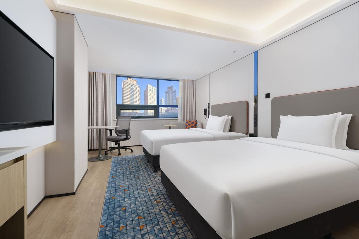 Habitación estándar, 2 camas de matrimonio | Ropa de cama de alta calidad, minibar, caja fuerte y escritorio