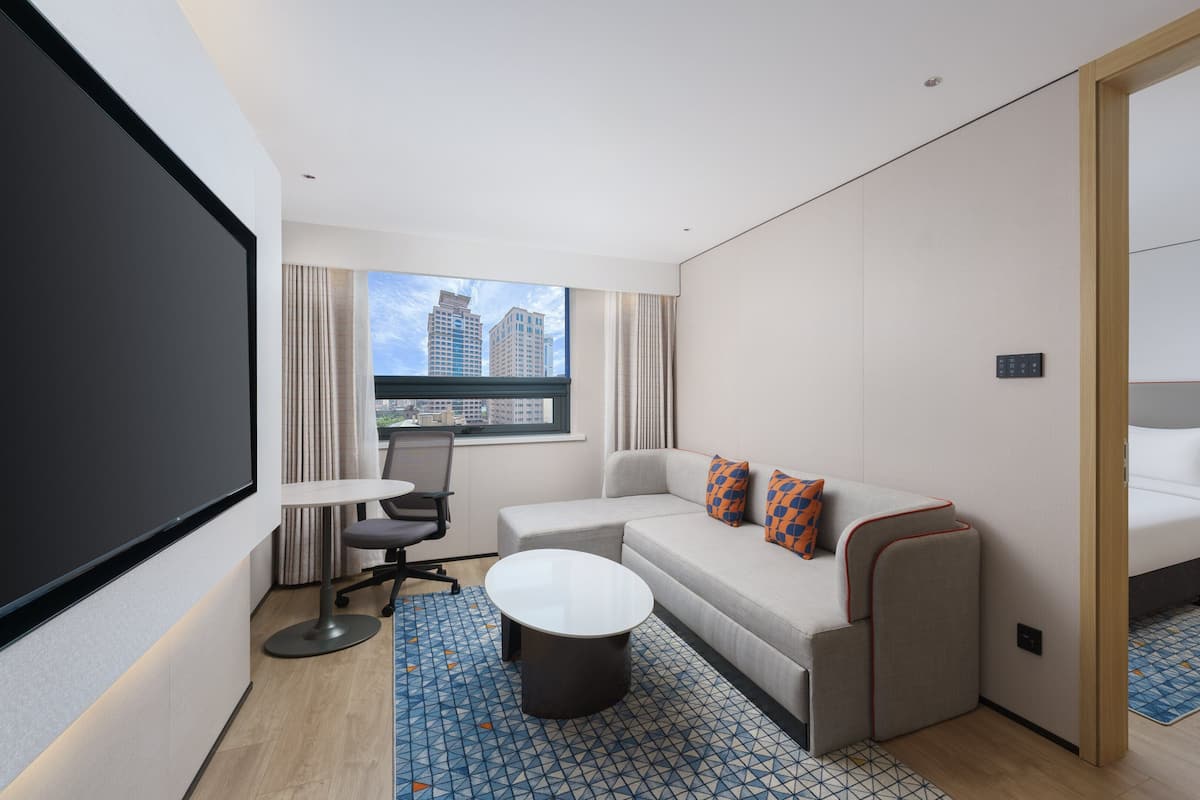 Suite, 1 cama de matrimonio grande | Ropa de cama de alta calidad, minibar, caja fuerte y escritorio
