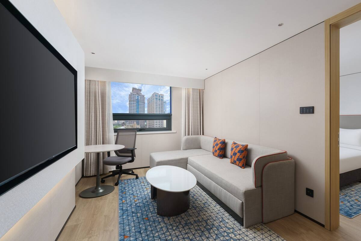 Suite, 1 King Bed | Premium bedding, minibar, in-room safe, desk