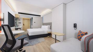 King Standard | Premium bedding, minibar, in-room safe, desk