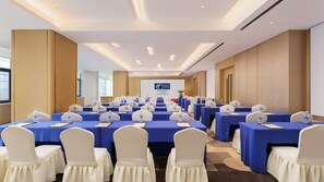 A conference room with tables set for a meeting, equipped with nameplates and water bottles. - Holiday Inn Express Dalian City Centre by IHG (Dalian)