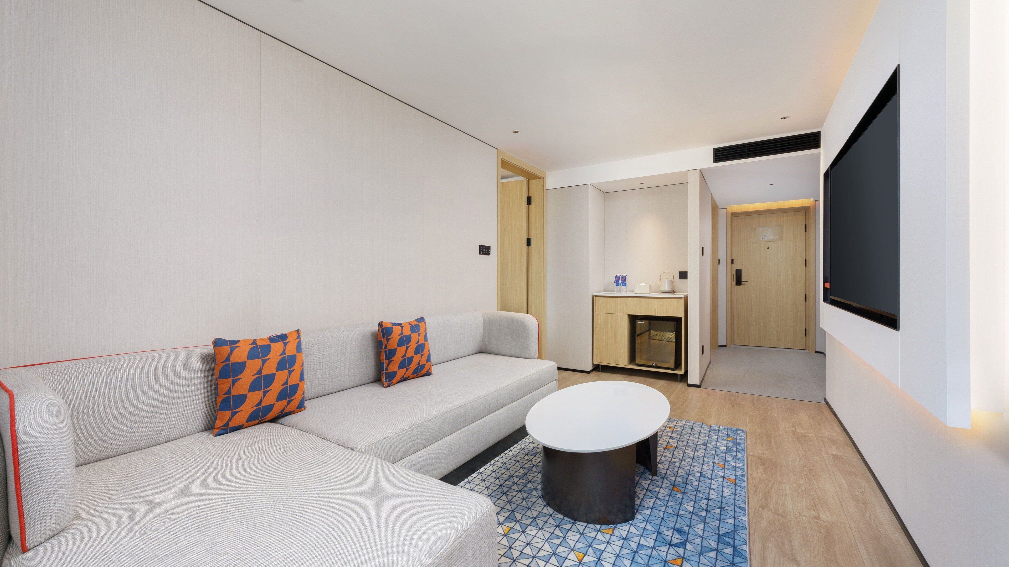 1 King Bed 1 Single Bed Suite Separate Bath and Shower